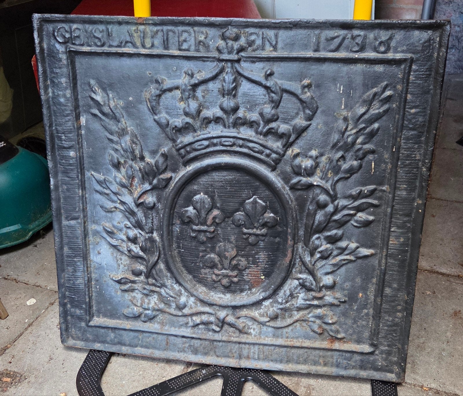 Oude Franse gietijzeren haardplaat met Fleurs de lis & kroon, Ophalen