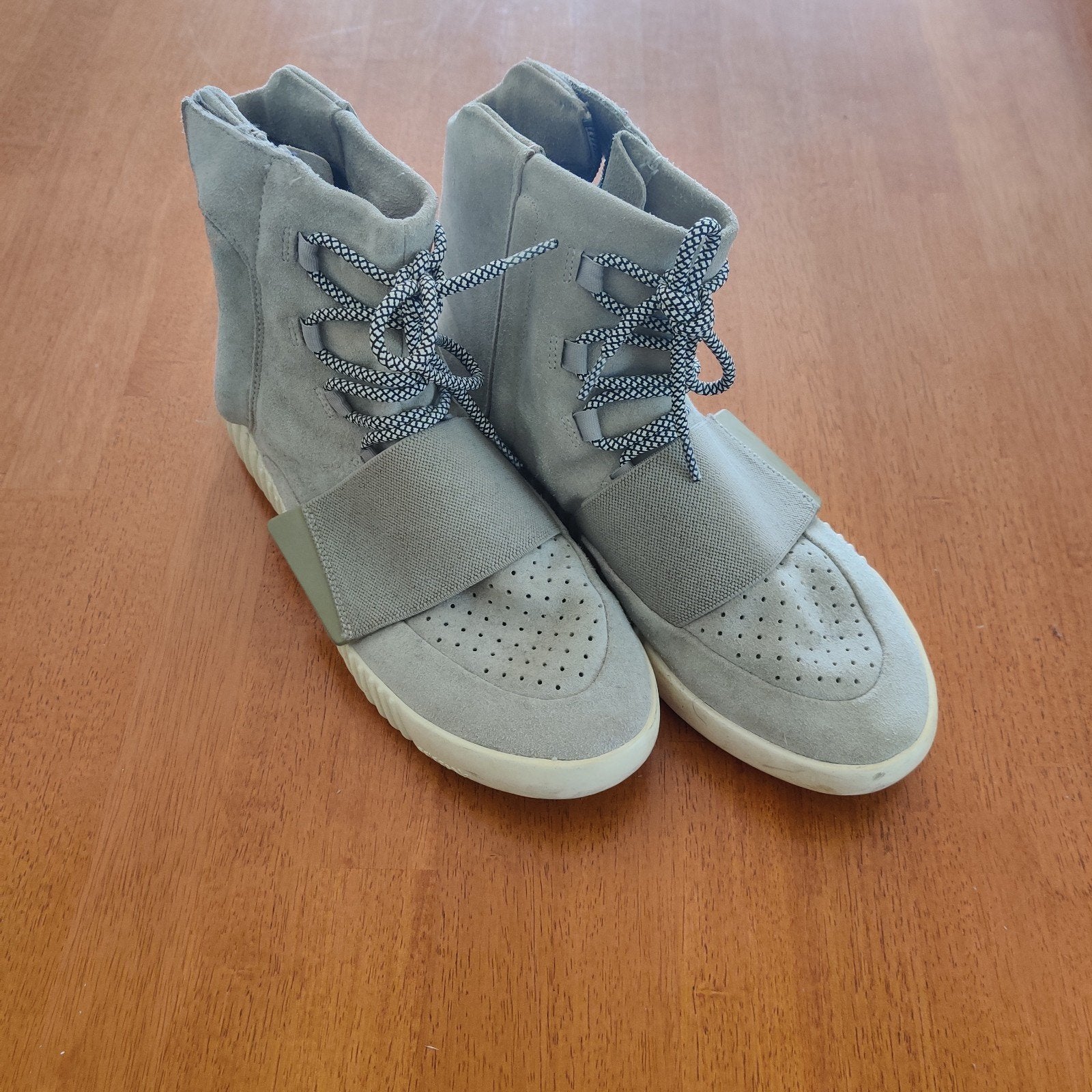 Yeezy Boost 750
OG Light Brown, Ophalen of Verzenden, Yeezy, Sneakers of Gympen, Zo goed als nieuw