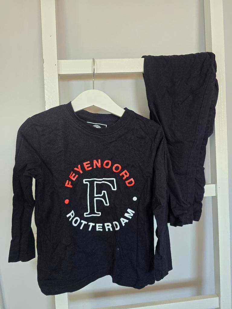Feyenoord pyjama set in maat 104/110, Jongen of Meisje, Ophalen of Verzenden, Zo goed als nieuw, Setje