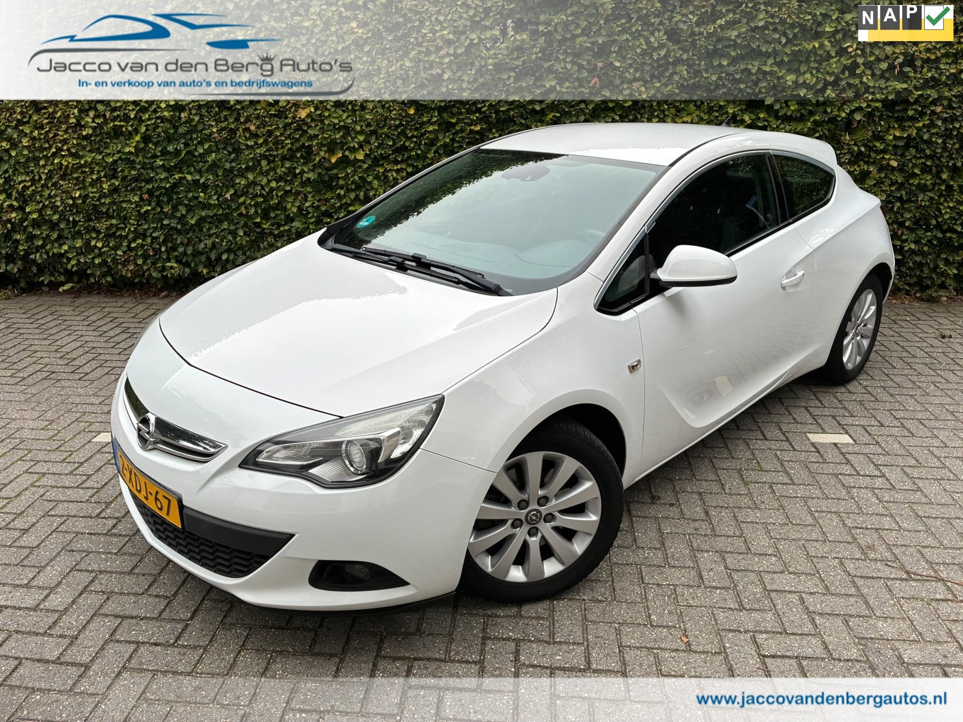 Opel Astra GTC 1.4i Turbo Sport I Navigatie I Trekhaak, Auto's, Voorwielaandrijving, Stof, Gebruikt, Zwart