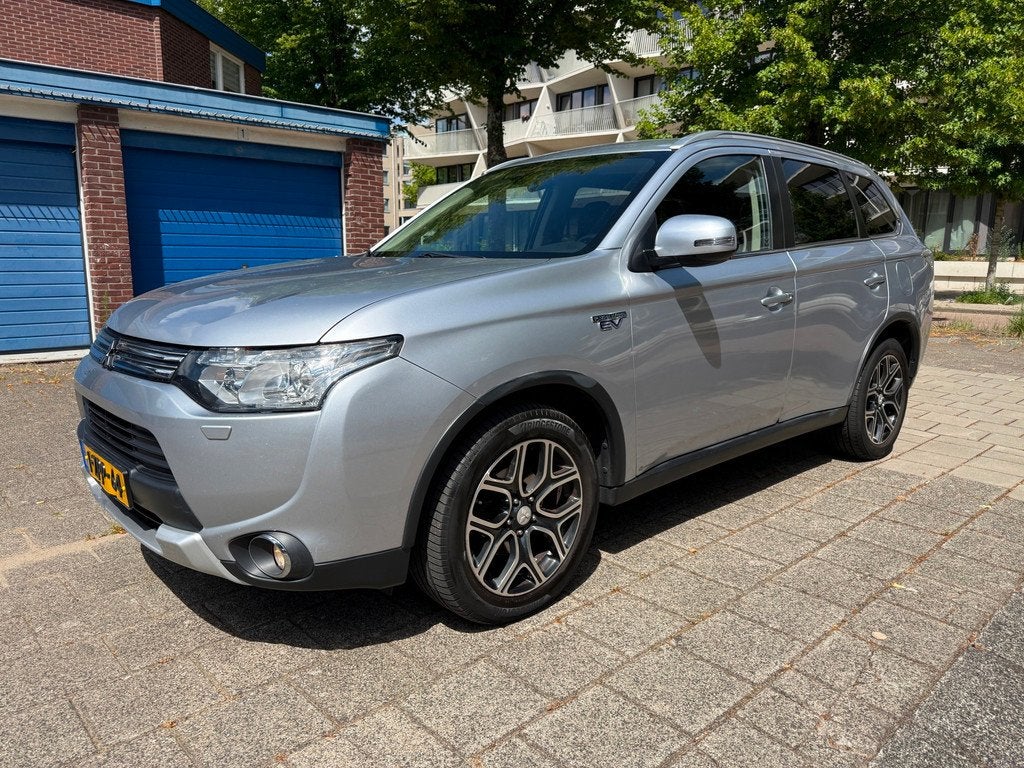Mitsubishi Outlander 2.0 PHEV Executive Edition X-Line APK P, Auto's, Mitsubishi, Zwart, 4 cilinders, Leder en Stof, Vierwielaandrijving