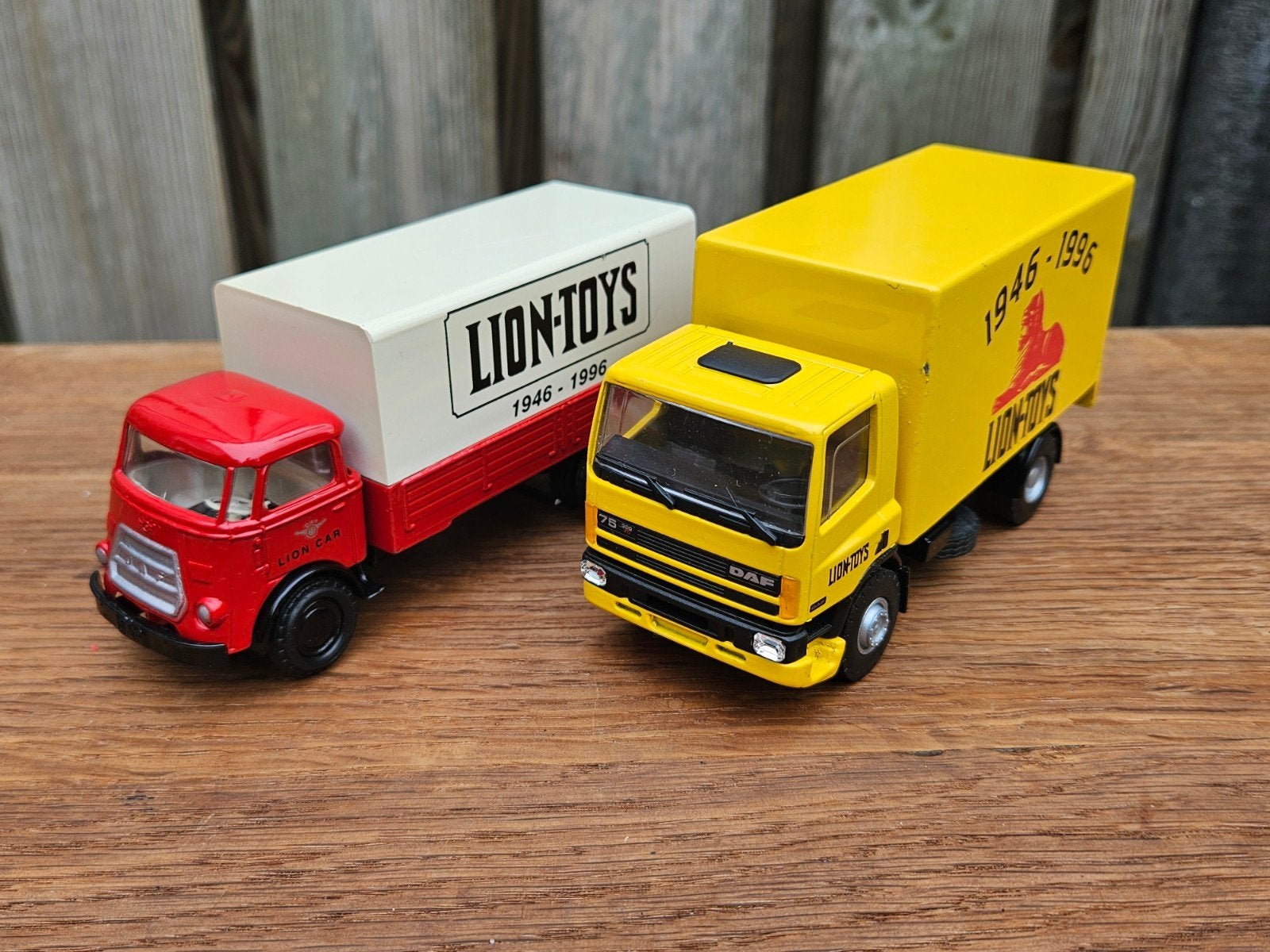 Lioncar Daf Jubileum set 50 jaar: Frontstuur en Daf 75, Hobby en Vrije tijd, Modelauto's | 1:50, Ophalen of Verzenden, Zo goed als nieuw