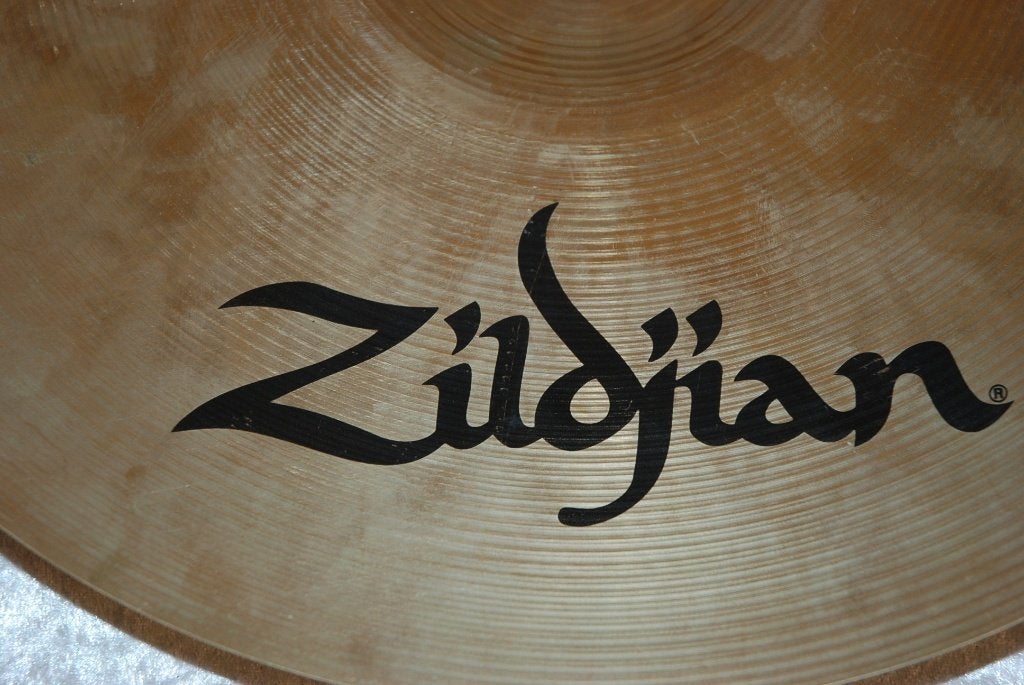 Zildjian Avedis rock crash 1509gr briljant 17 inch<26261216>, Gebruikt, ., Drums of Percussie, Ophalen of Verzenden