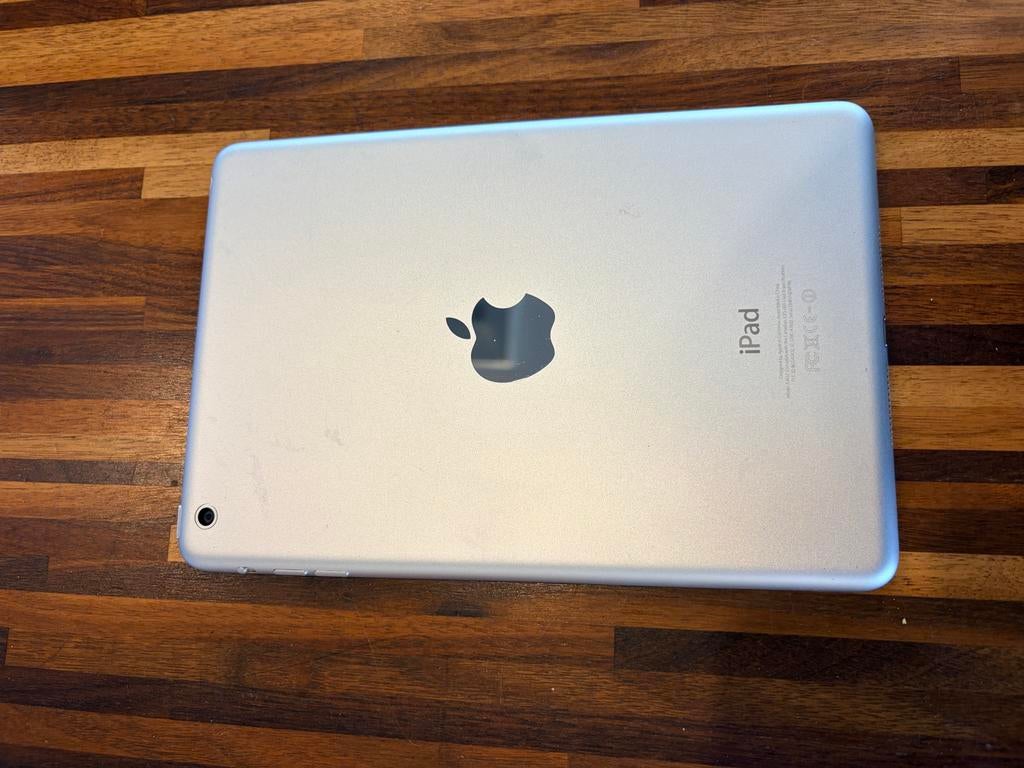 Apple iPad Mini met amper gebruikerssporen, Computers en Software, Apple iPads, Gebruikt, Ophalen of Verzenden, Zilver, 7 inch of minder