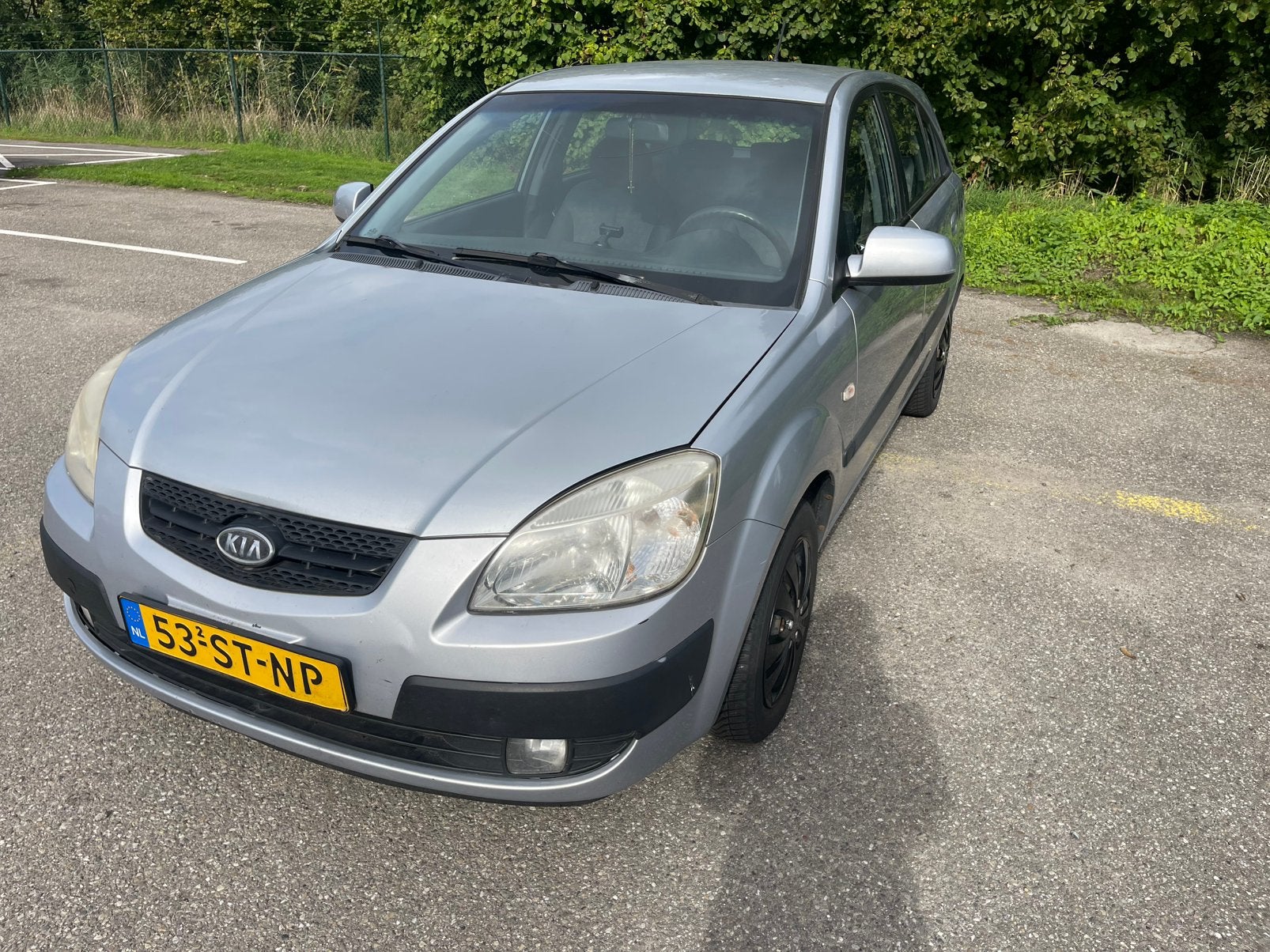 Kia Rio 1.4 HB 2006 Grijs, Auto's, Voorwielaandrijving, 4 cilinders, 1054 kg, 49 €/maand