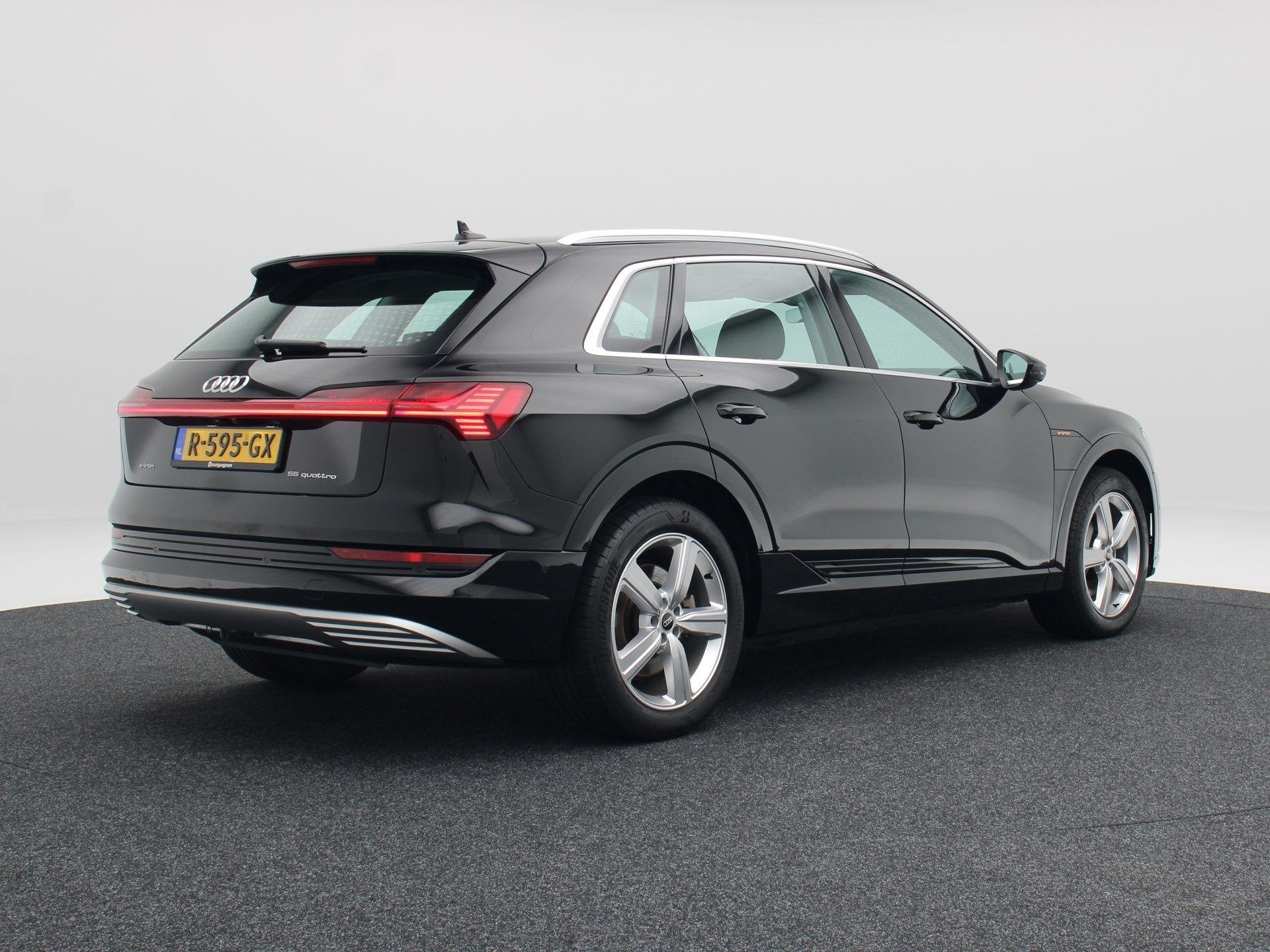 Audi e-tron 55 quattro Advanced edition Plus 95 kWh 408 Pk |, Auto's, Automaat, Zwart, 95 kWh, Verwarmde buitenspiegels
