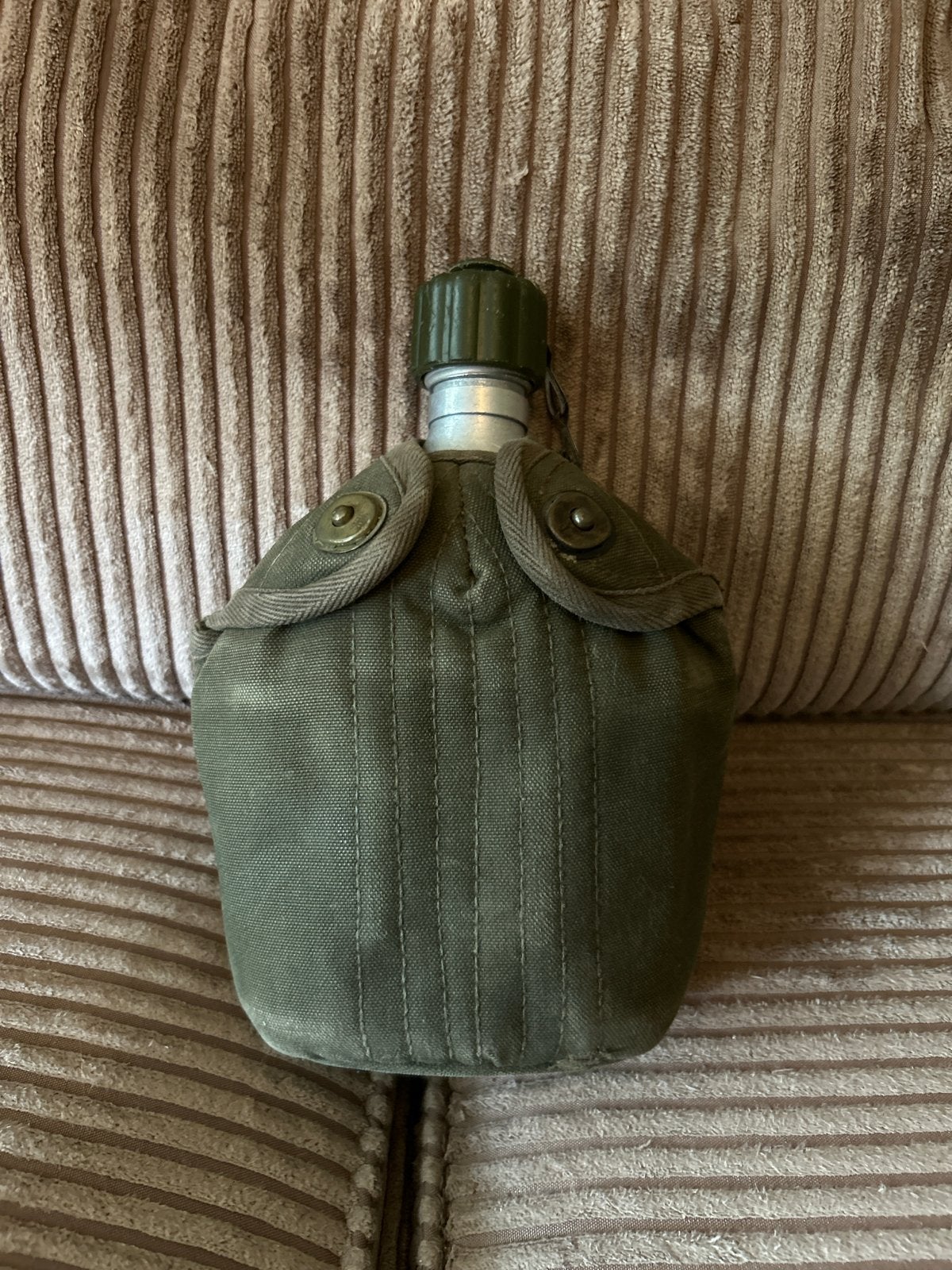 Vintage militaire veldfles met beker - ICO 55/56, Ophalen of Verzenden, Landmacht, Overige gebieden, Overige typen