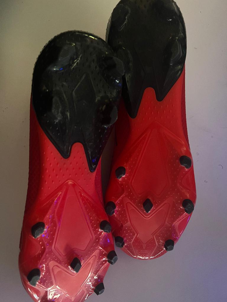 Adidas predator, Sport en Fitness, Ophalen, Maat XS of kleiner, Schoenen, Zo goed als nieuw
