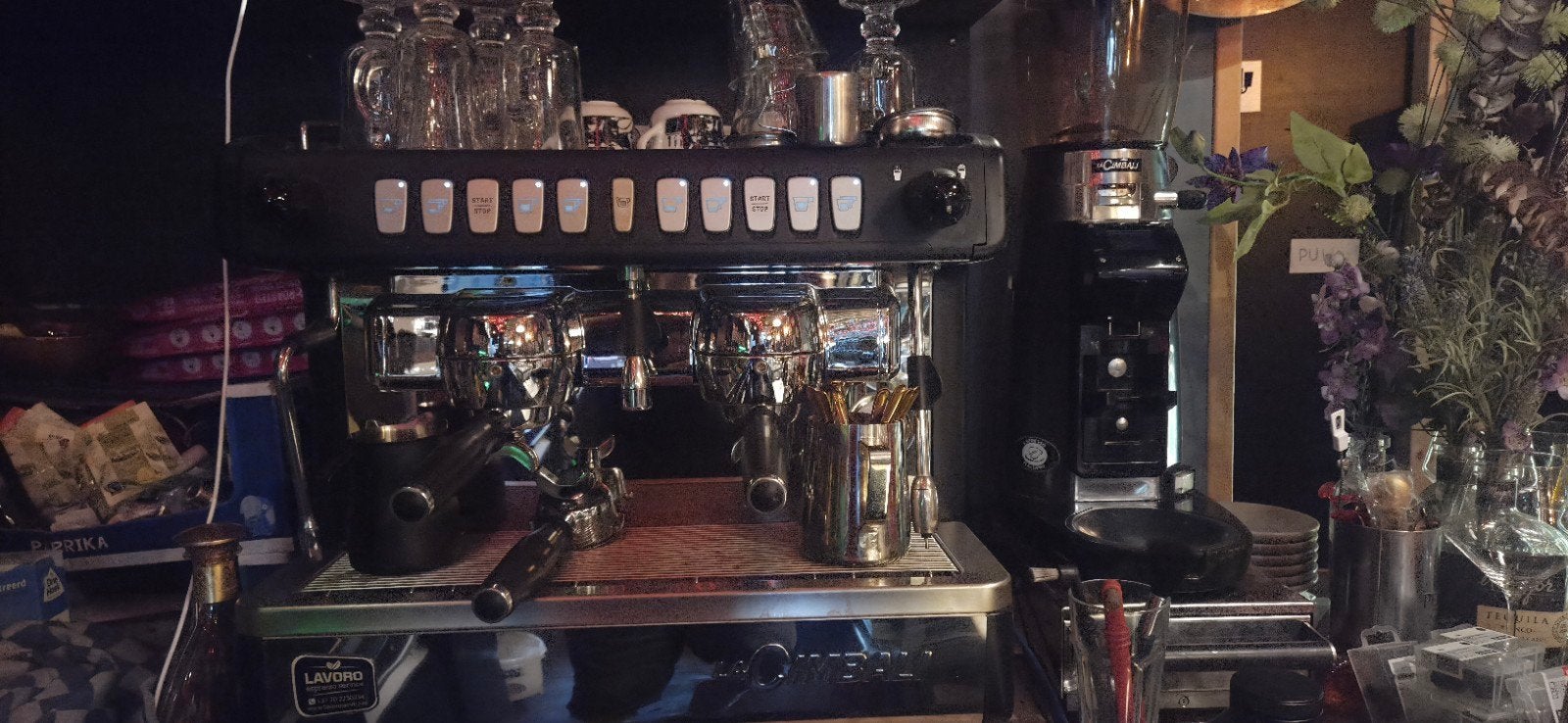 Professionele La Cimbali Espresso Machine met Bonenmaler, Gebruikt, Espresso apparaat, 10 kopjes of meer, Koffiebonen