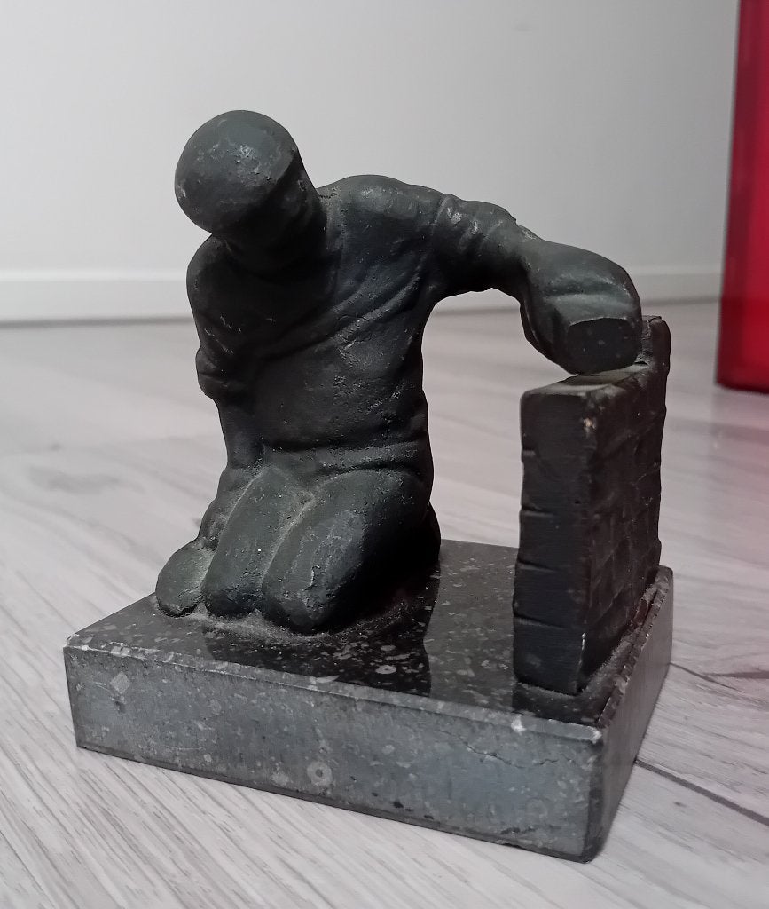 bronzen beeldje Marlies Noordkamp, de metselaar, Verzenden