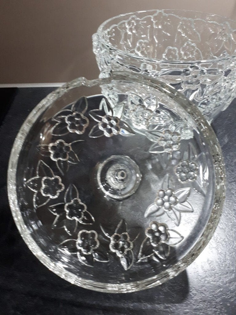 bowlpot  met 8 glazen kristalglas € 25,--, Ophalen of Verzenden