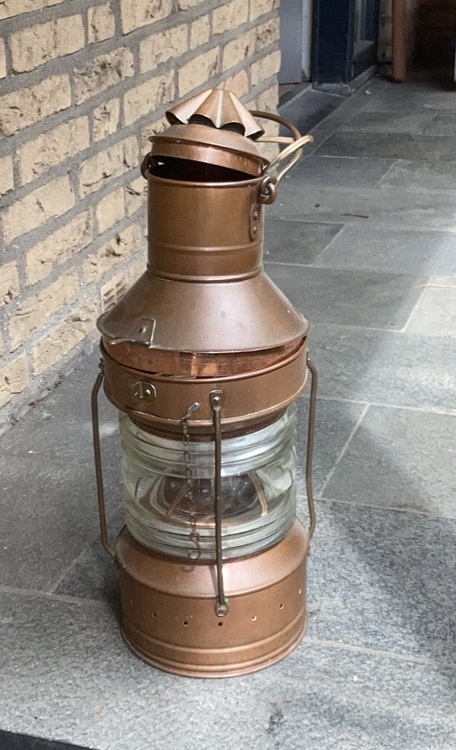 Antieke koperen scheepslantaarn, Ophalen