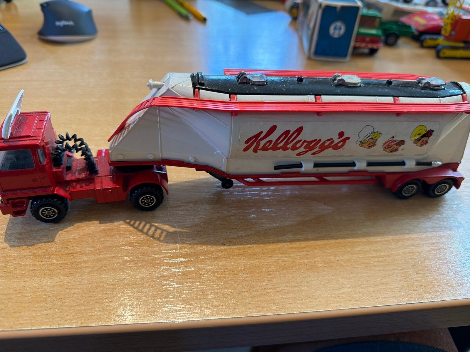 Matchbox Kellogg's Bedford Truck met oplegger, Overige merken, Gebruikt, 1:50 of kleiner, Ophalen of Verzenden