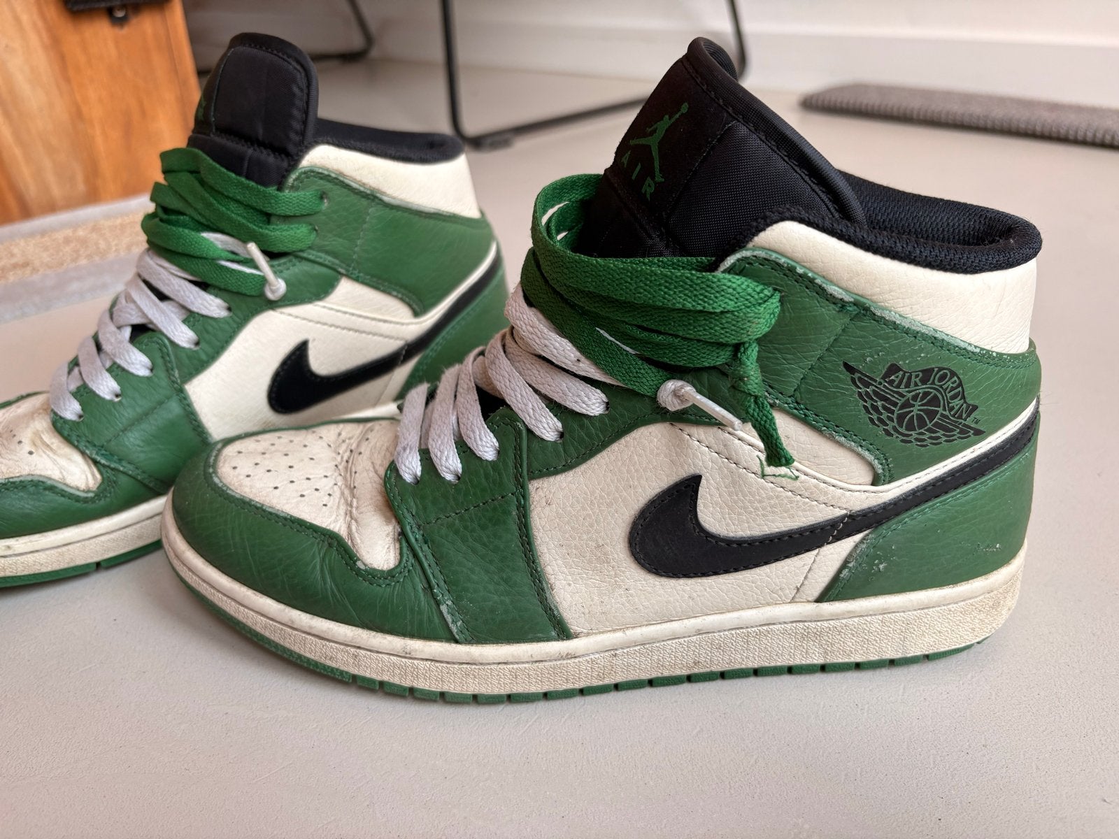Nike Air Jordan 1 Mid Pine Green sneakers, maat 43, Kleding | Heren, Schoenen, Overige kleuren, Ophalen of Verzenden, Sneakers of Gympen