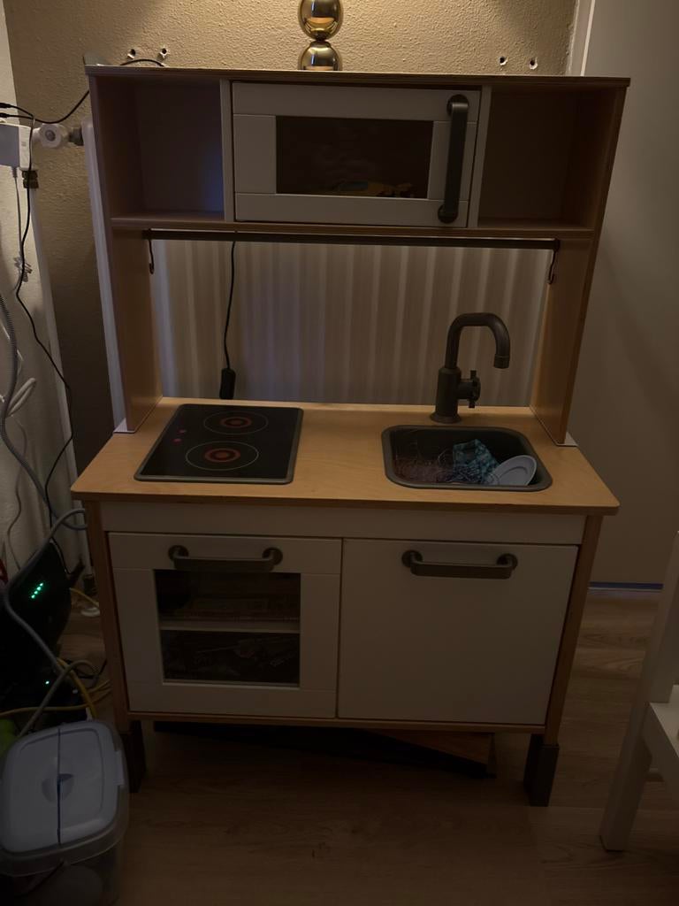 IKEA DUKTIG Speelkeuken met magnetron en kookplaat, Ophalen of Verzenden, Gebruikt, Knutselen