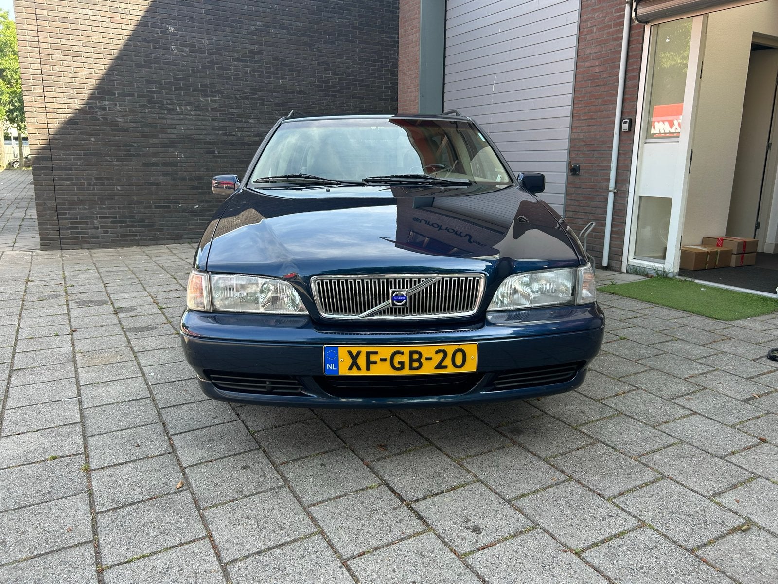 Volvo V70 2.5 1998 Blauw, Auto's, Voorwielaandrijving, Beige, 1434 kg, Particulier