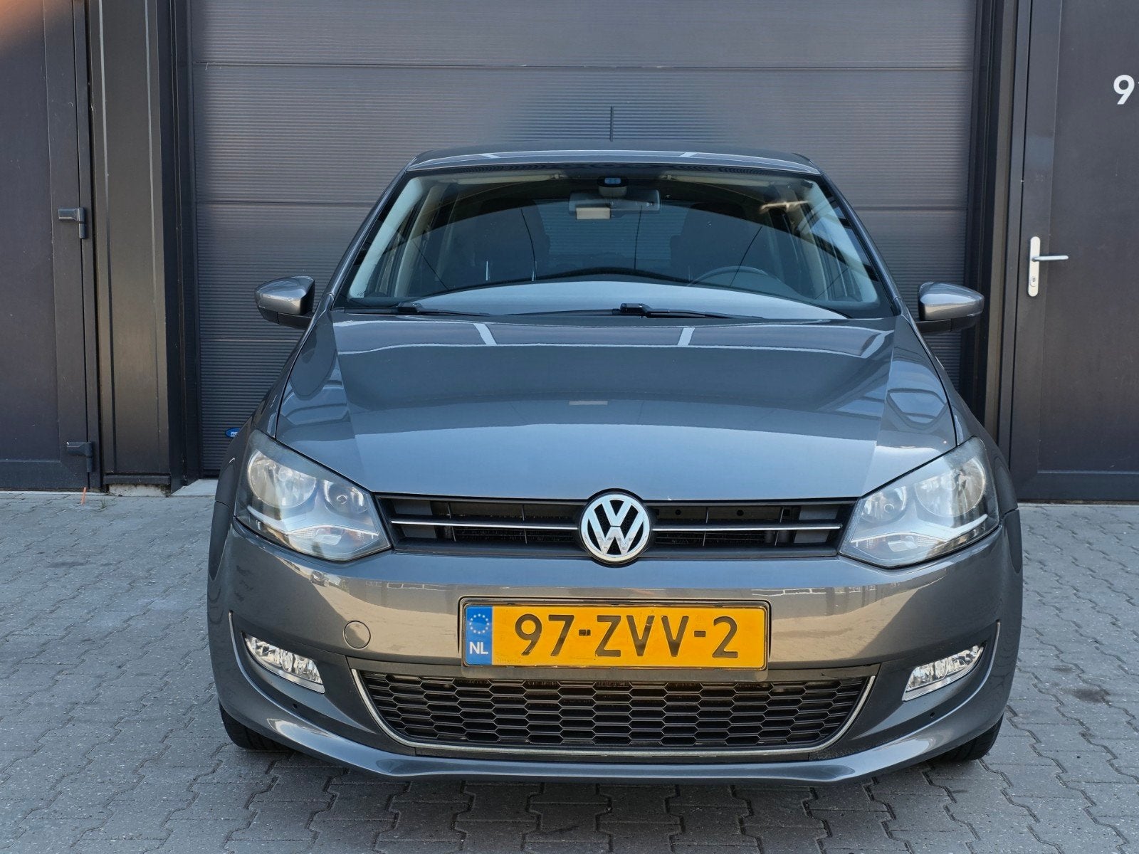 Volkswagen Polo 1.2 TSI | 90PK | Grijs | Airco | Trekhaak |, Auto's, Voorwielaandrijving, Stof, 40 €/maand, Zwart