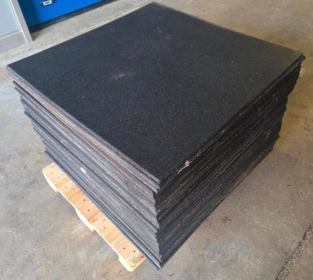 103 stuks rubberen tegels 100x100, Ophalen, Zo goed als nieuw, Rubber, Overige typen
