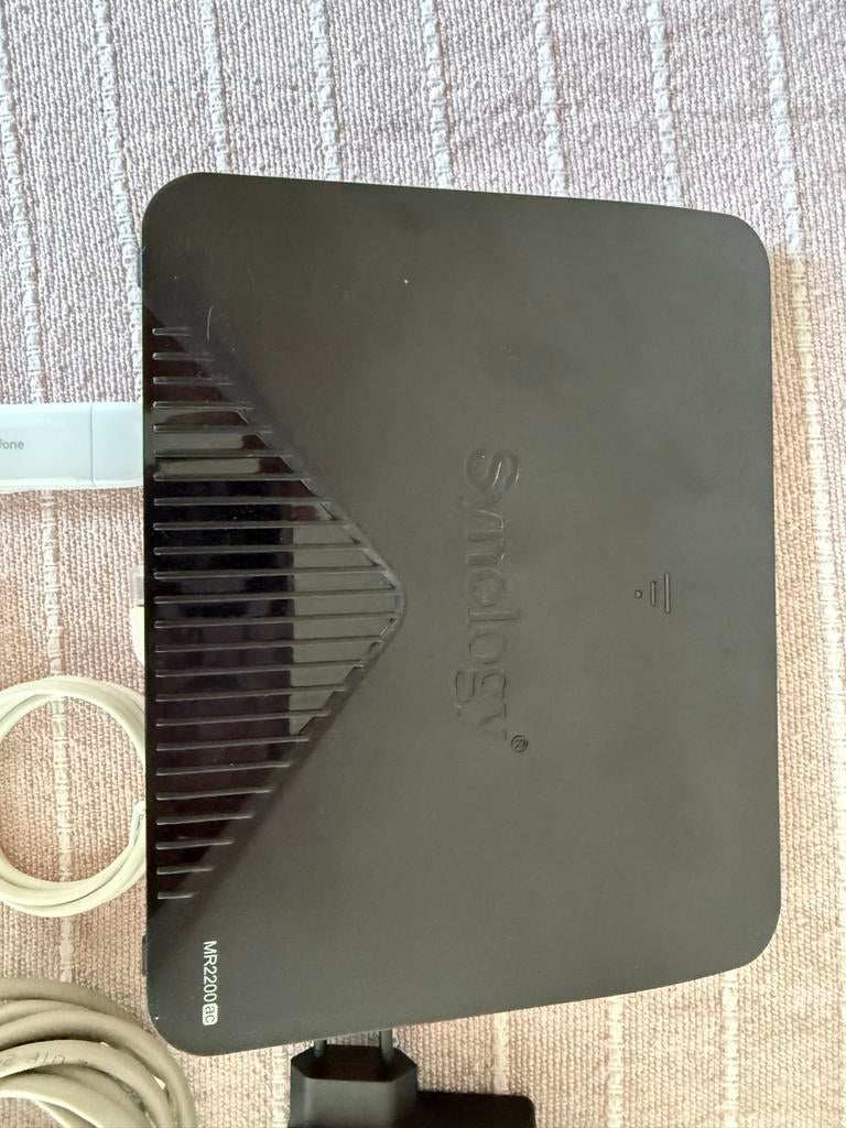 Synology MR2200ac router met Vodafone 4G dongel, Ophalen of Verzenden, Gebruikt, Router