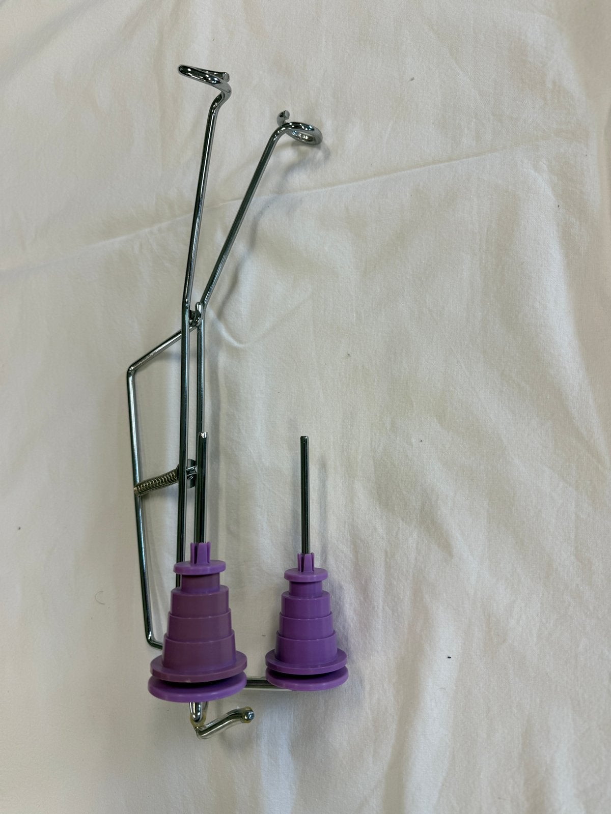 SewEzi Tread stander 2 spoelen, Verzenden, Gebruikt, Machineborduren, Onderdeel of Toebehoren