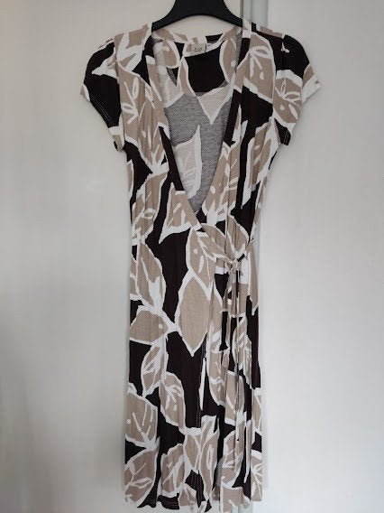 Fos Fashion bruin / beige kleurige jurk met bladeren motief, Maat 38/40 (M), Meerkleurig, Ophalen of Verzenden, Zo goed als nieuw