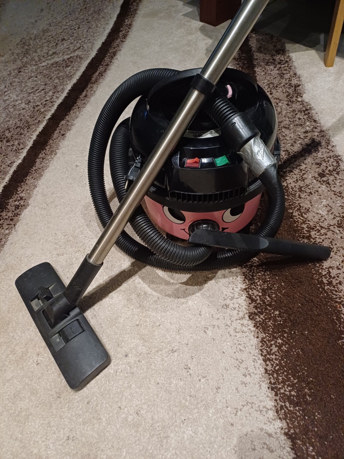 Numatic Henry HET 200A Stofzuiger - gebruikt 1200 wattage, Witgoed en Apparatuur, Inclusief accessoires, Gebruikt, Numatic, Sledestofzuiger