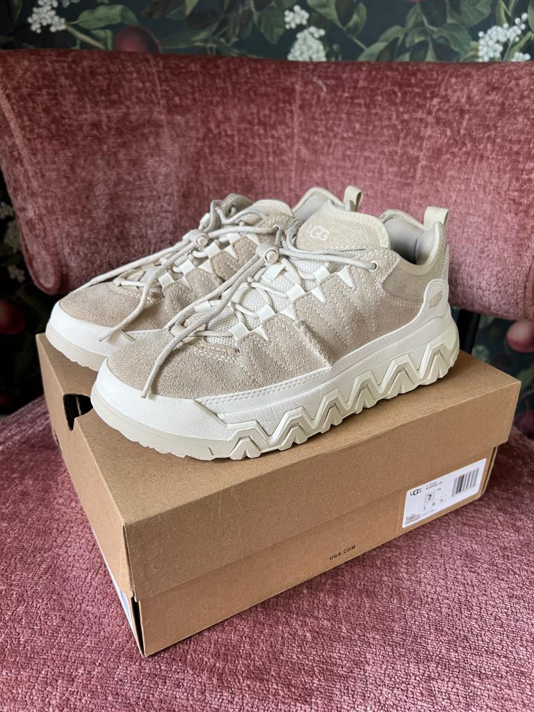 Beige UGG sneakers 38, UGG, Beige, Ophalen of Verzenden, Sneakers of Gympen