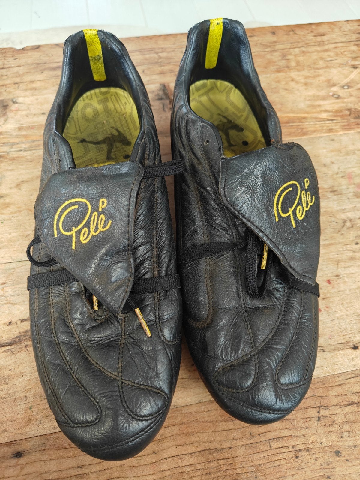 Leren Pele Voetbalschoenen Maat 46 - Zo goed als nieuw, Maat XS of kleiner, Schoenen, Ophalen of Verzenden, Zo goed als nieuw