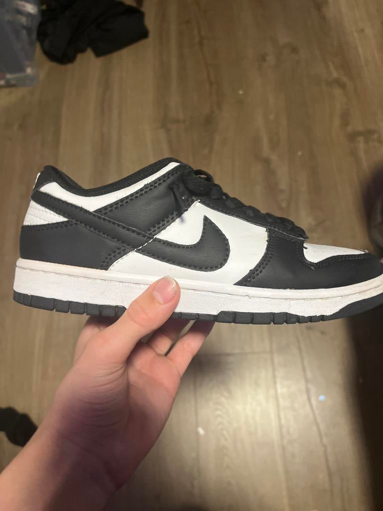 Nike Panda Dunks – Must have – Vandaag ophalen, Kleding | Dames, Schoenen, Ophalen of Verzenden, Gedragen, Zwart, Sneakers of Gympen