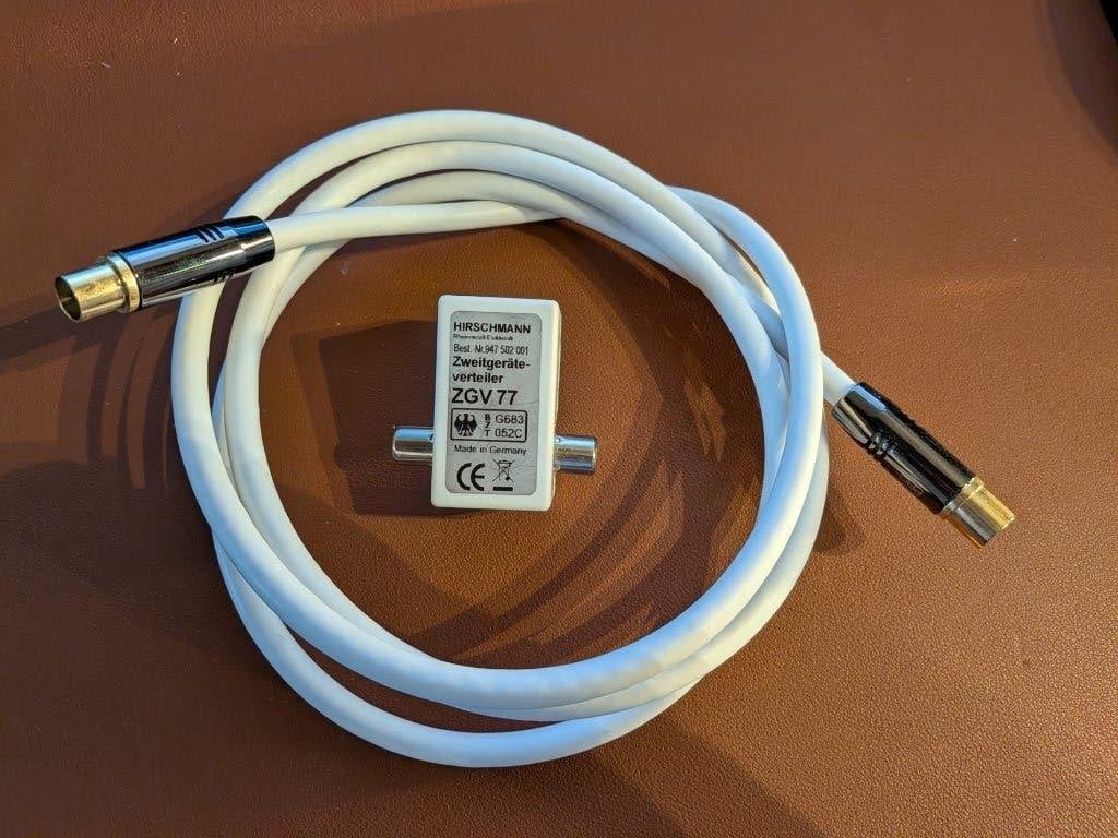 Hirschmann coax splitter met hoogwaardige coax kabel, Ophalen of Verzenden, Zo goed als nieuw, Minder dan 2 meter, Coaxiale kabel