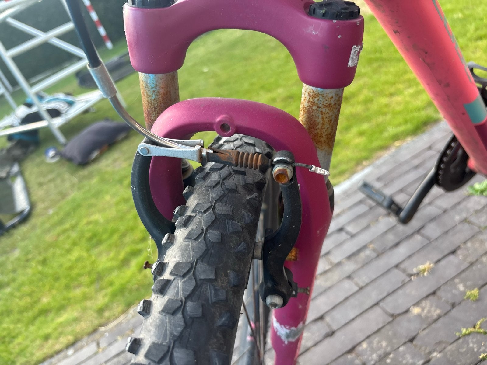 Roze Cube kinderfiets met 24 inch wielen, Fietsen en Brommers, Gebruikt, Hardtail, Velgrem, Dames
