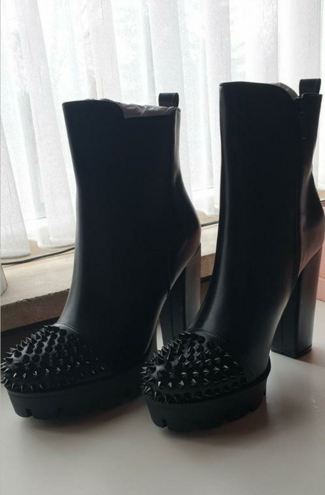 Zwarte enkellaarzen met studs - Maat 40, Kleding | Dames, Lage of Enkellaarzen, Nieuw, Ophalen of Verzenden, Givana