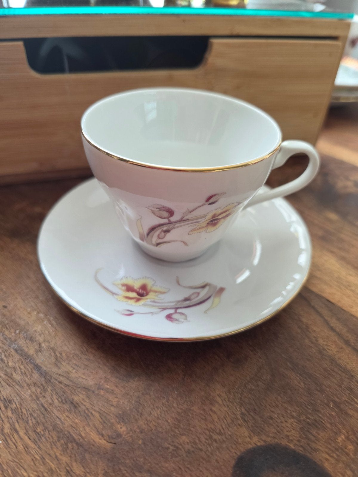 Mooi theeservies - kop en schotel met bloemmotief, Gebruikt, Overige merken, Klassiek, Ophalen of Verzenden