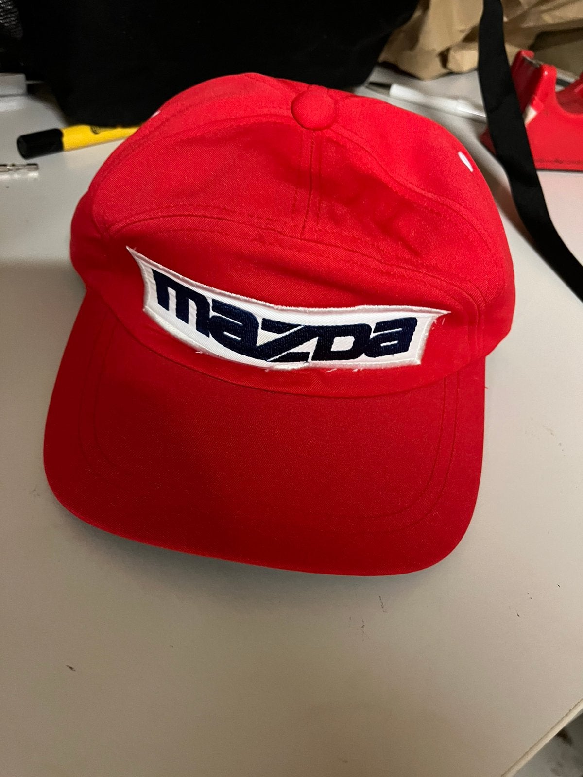 NIEUW vintage Mazda jaren 70 pet, Ophalen of Verzenden, Nieuw, 57 cm (M, 7⅛ inch) of minder, Pet
