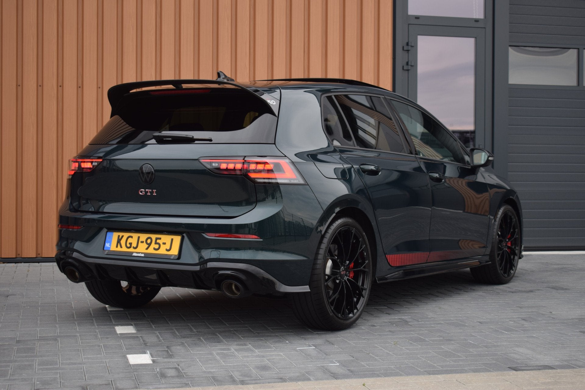 Volkswagen Golf 2.0 TSI GTI Clubsport Edition 50 325pk | Pan, Auto's, Dealer onderhouden, Gebruikt, 4 cilinders, 1984 cc