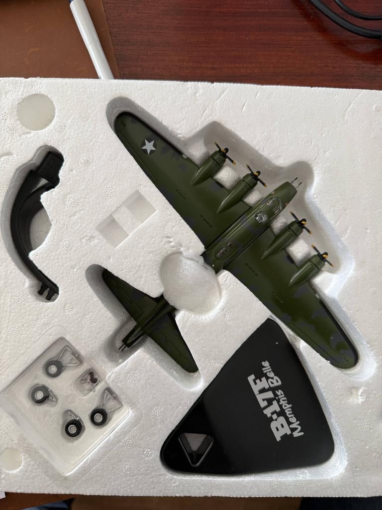 1/144 Schaal B-17F Flying Fortress  Memphis Belle, Overige merken, 1:144 tot 1:200, Ophalen of Verzenden, Zo goed als nieuw