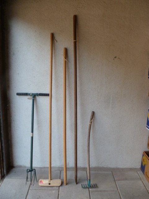 Grondwoeler, kinderharkje, 2 houten stelen + bezem/luiwagen, Tuin en Terras, Ophalen, Gebruikt, Overige soorten