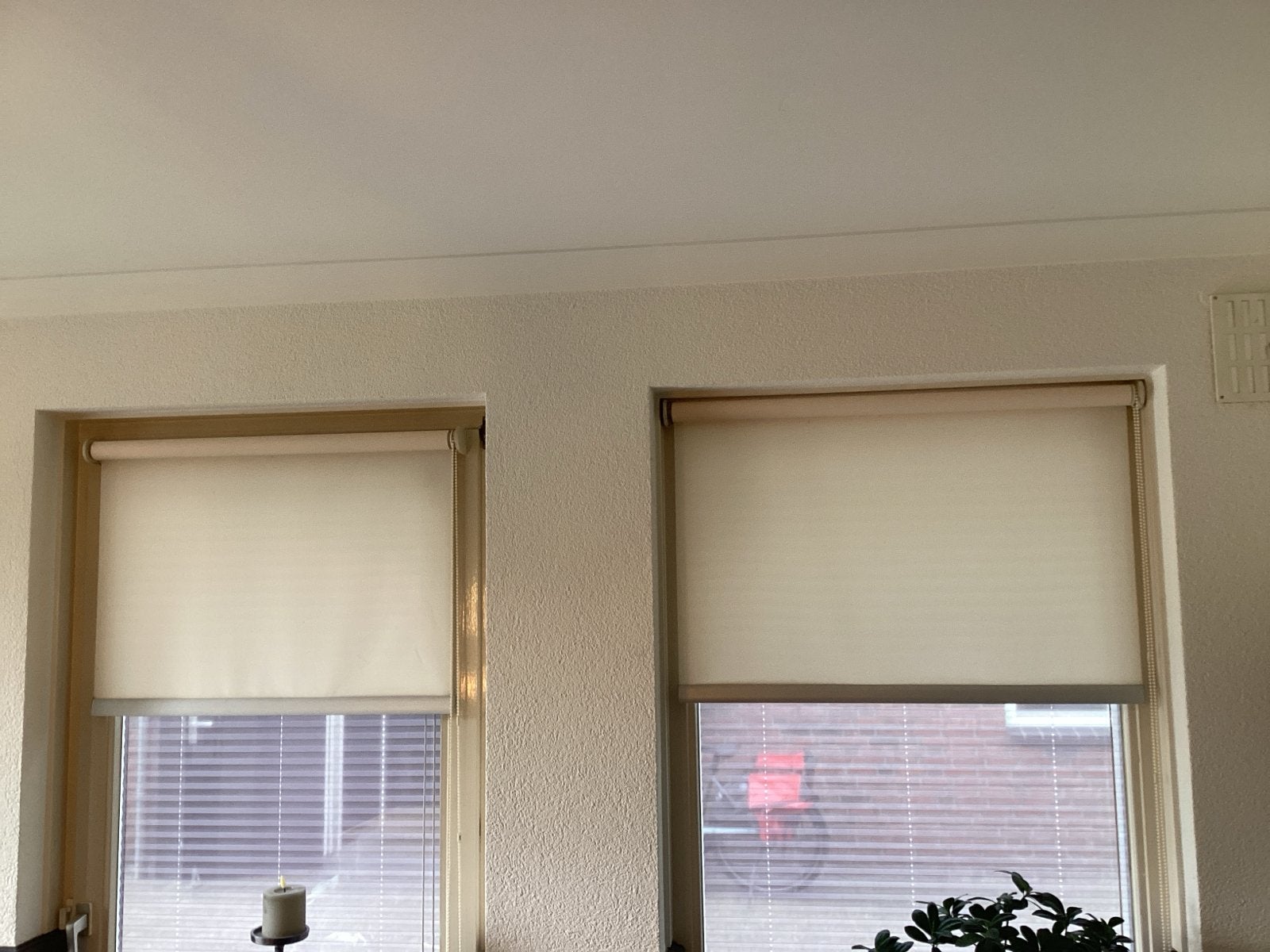 Rolgordijn 75 cm breed in goede staat, 2 stuks, Huis en Inrichting, Ophalen, Zo goed als nieuw, Crème, Rolgordijn