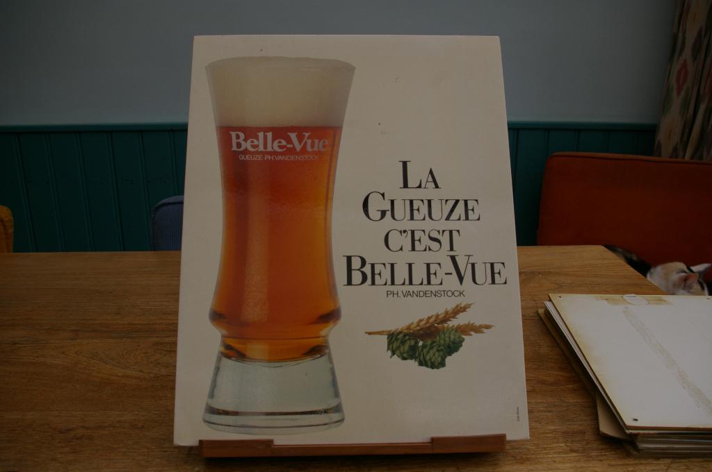 Oude Reclameplaat bier Belle-Vue, Verzamelen, Biermerken, Zo goed als nieuw, Reclamebord, Plaat of Schild, Overige merken, Ophalen of Verzenden