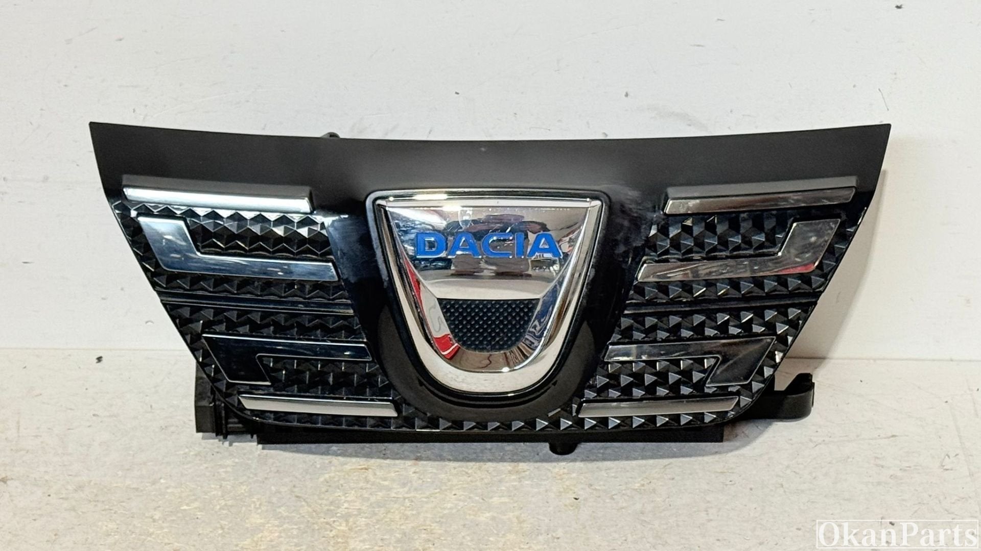 Dacia Spring electric Grille Embleem, Auto-onderdelen, Dacia, Gebruikt, Voor, Automobile-Dacia SA