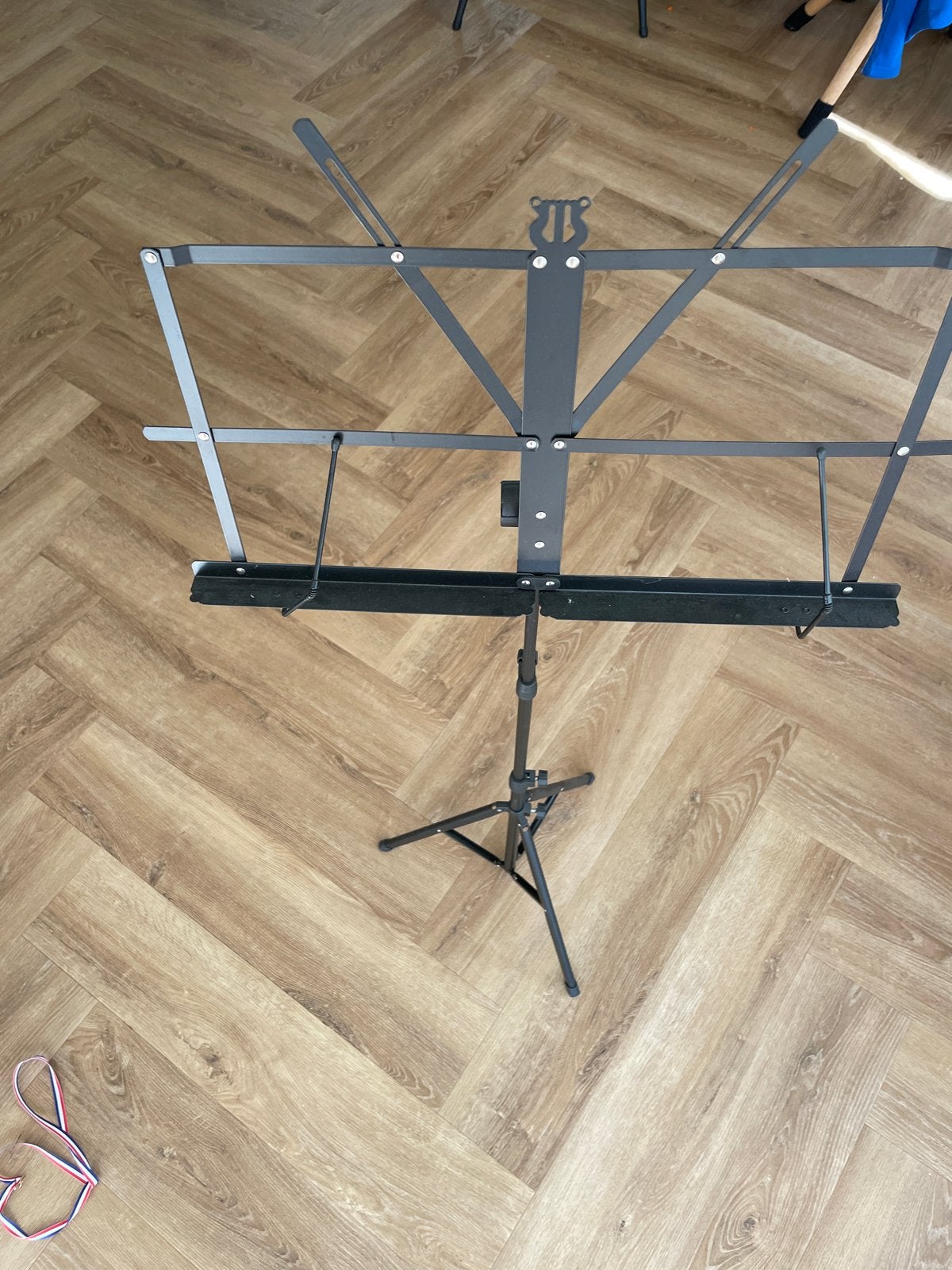 Verstelbare Muziekstandaard - Zo goed als nieuw, Muziek en Instrumenten, Standaards, Ophalen of Verzenden, Zo goed als nieuw, Muziekstandaard
