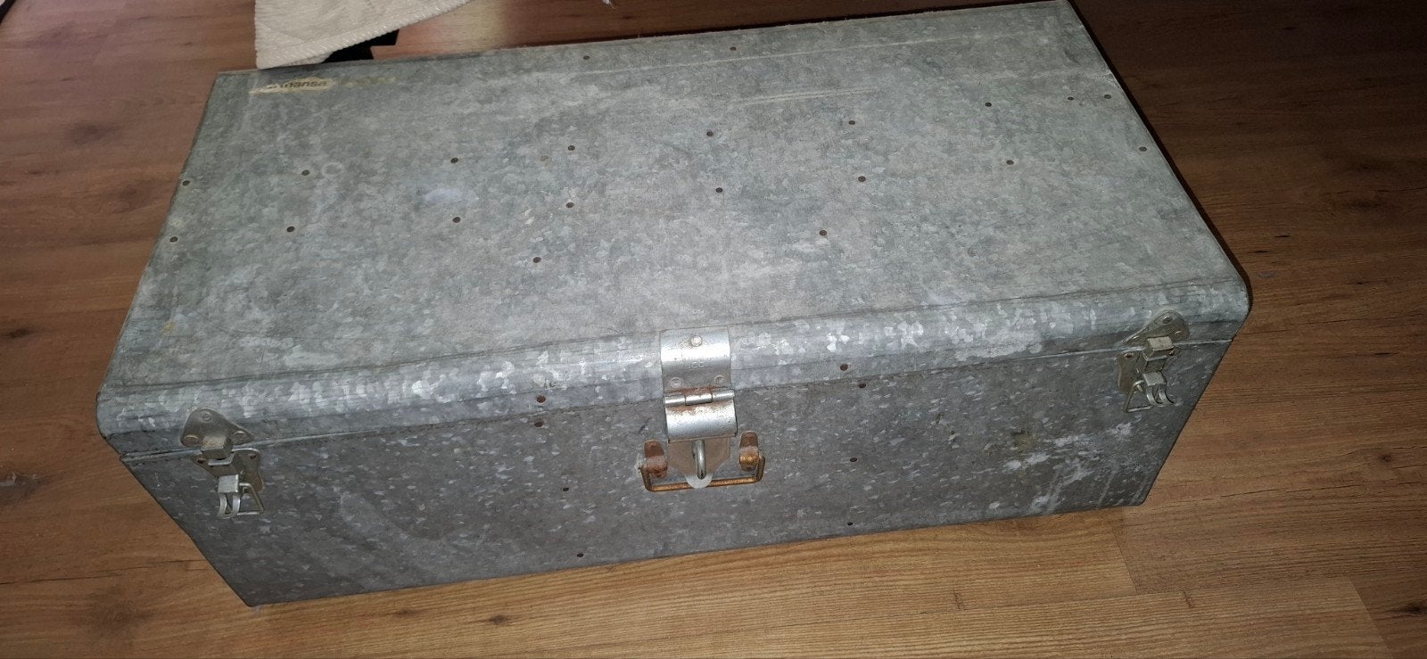 Grote zinken ijzer koffer opslagbak
Handig voor spullen op t, Ophalen