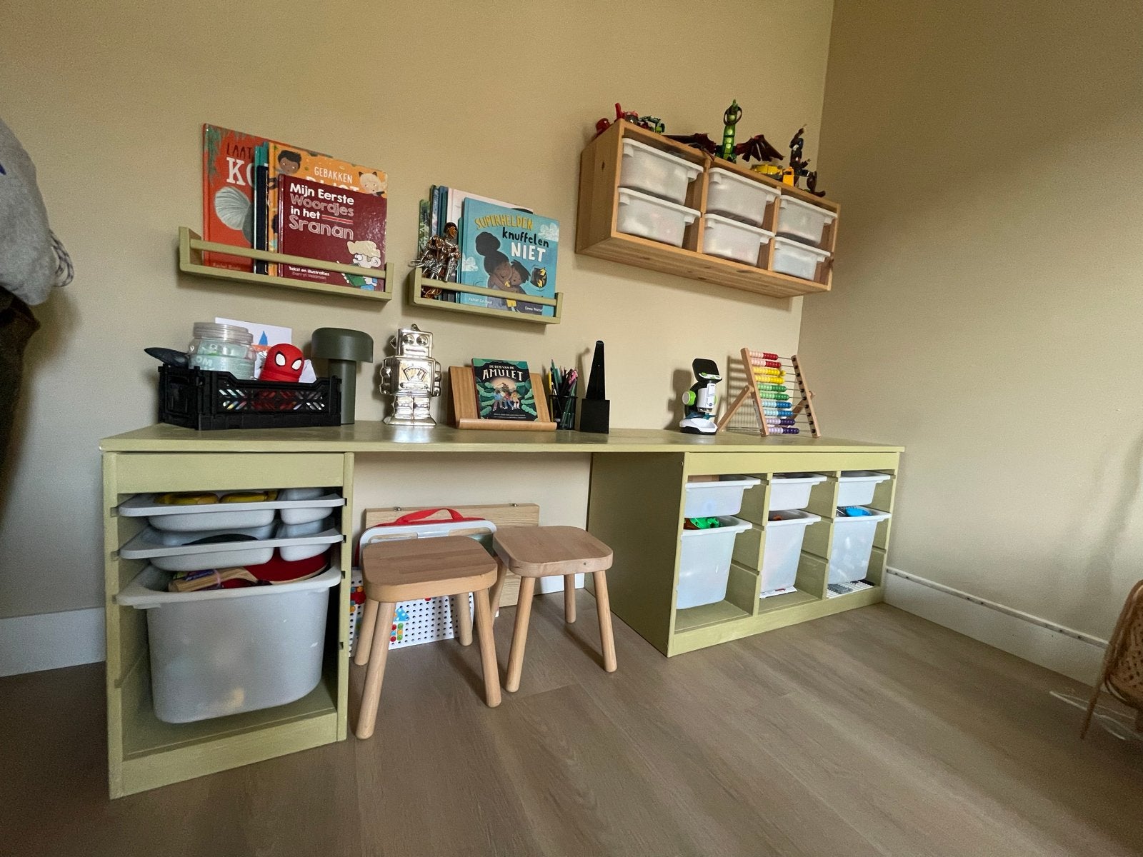 Ikea Trofast bureau set met opbergers en krukken, Ophalen, Opbergruimte, Groen, Gebruikt