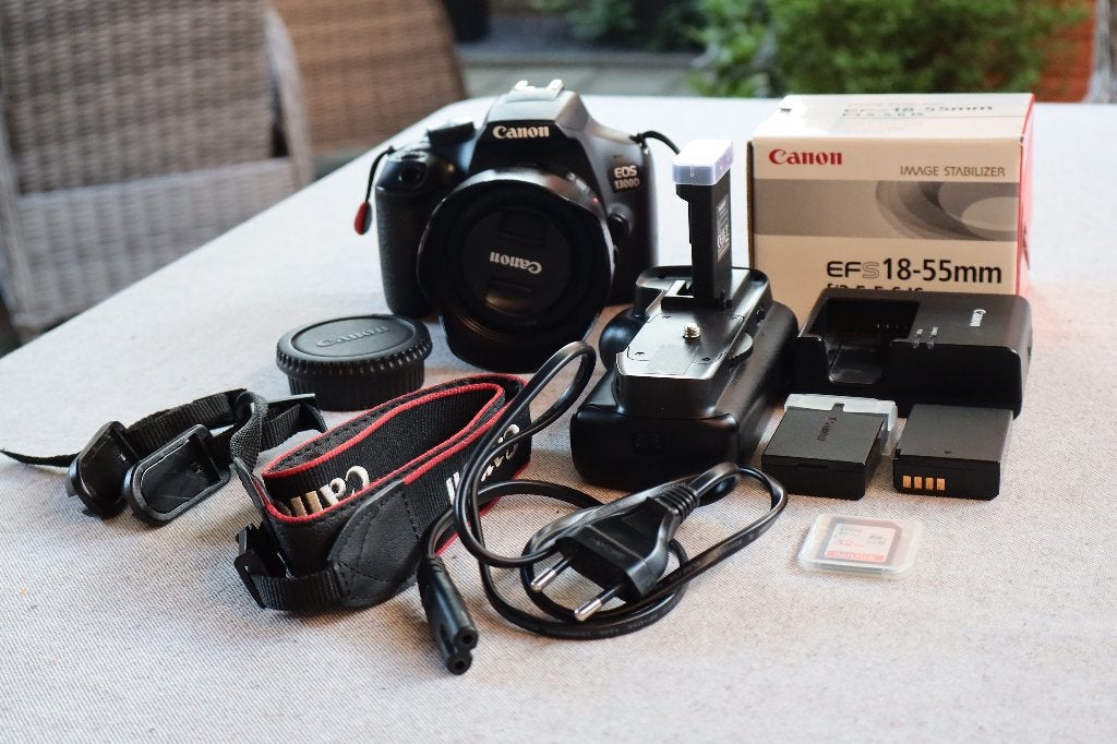 Canon EOS 1300D met batterygrip, Audio, Tv en Foto, Fotocamera's Digitaal, Geheugenkaart, Spiegelreflex, Canon, Ingebouwde flitser
