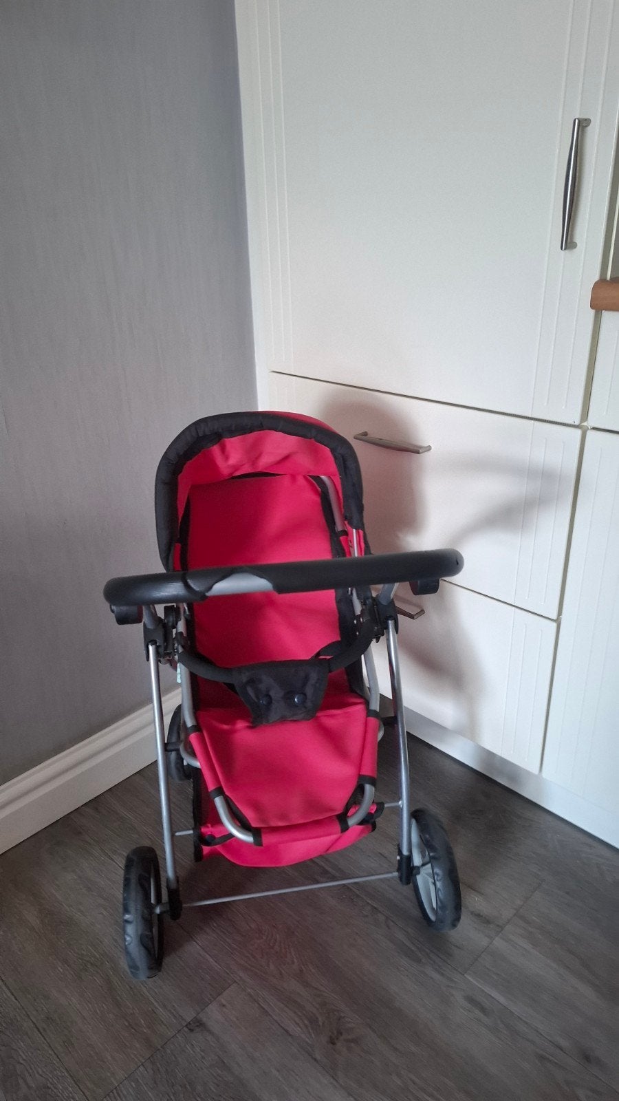 Poppenwagen met afneembare reiswieg - roze/zwart, Ophalen of Verzenden, Gebruikt, Overige typen