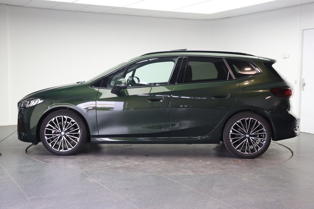 BMW 2 Serie Active Tourer 220i M Sport Automaat / Trekhaak /, Gebruikt, 156 pk, Met garantie (alle), Bedrijf