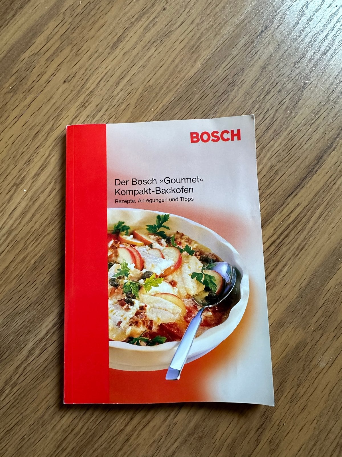 Bosch "Gourmet" Compacte Oven Receptenboek, Boeken, Ophalen of Verzenden, Gelezen, Overige gebieden, Hoofdgerechten
