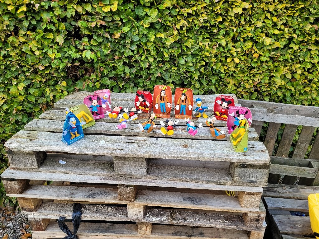 disney 18 stuks nieuwe originele walt disney figuren, Ophalen of Verzenden, Overige figuren, Nieuw, Beeldje of Figuurtje