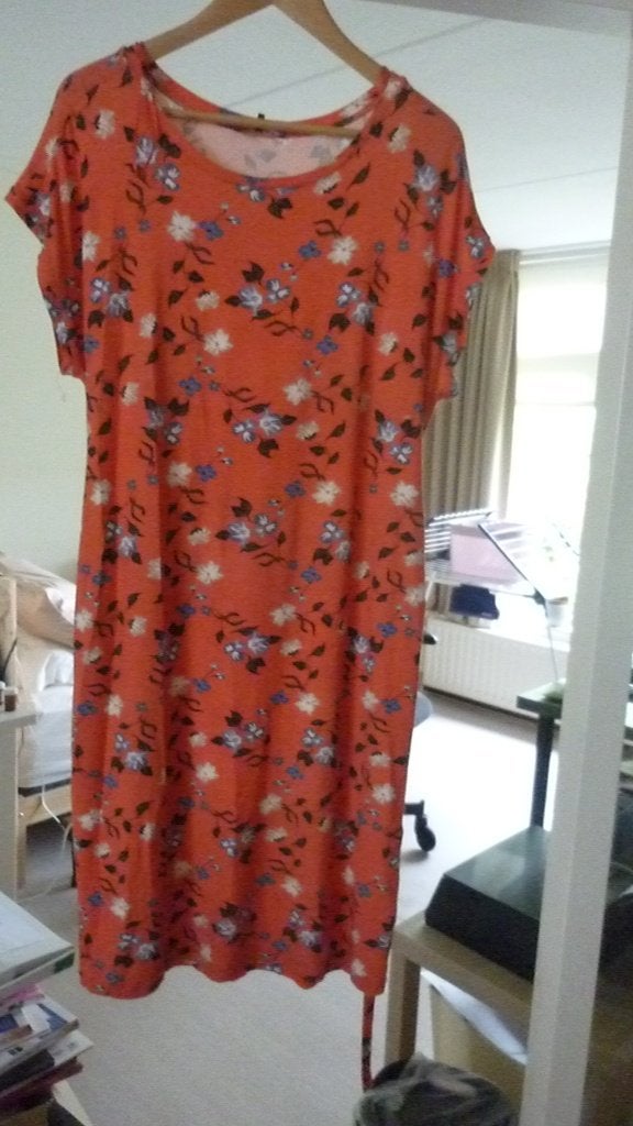 Jurkje La Ligna maat 42 tricot viscose met ceintuur, Maat 42/44 (L), Oranje, Ophalen of Verzenden, Zo goed als nieuw