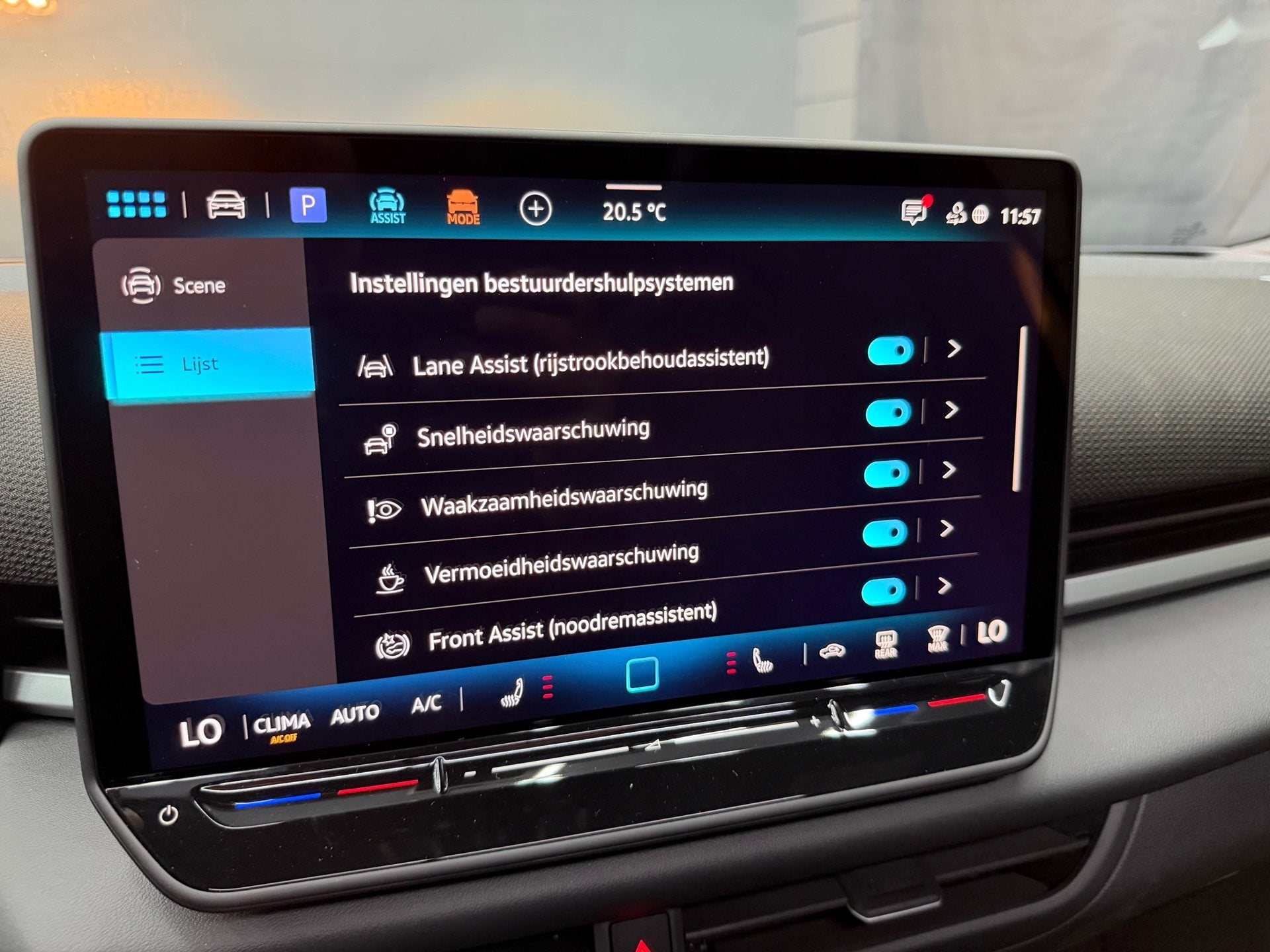 Volkswagen T-Roc 1.5 eTsi R-Line First Edition Pano-IQ-KEYLE, Auto's, Volkswagen, Voorwielaandrijving, 1374 kg, 4 cilinders, 150 pk